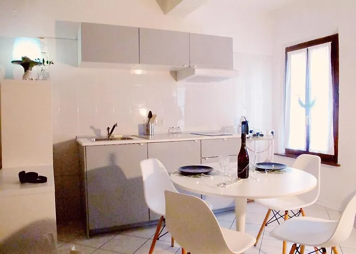 Delizioso Monolocale Nel Centro Storico Di Apartamento *